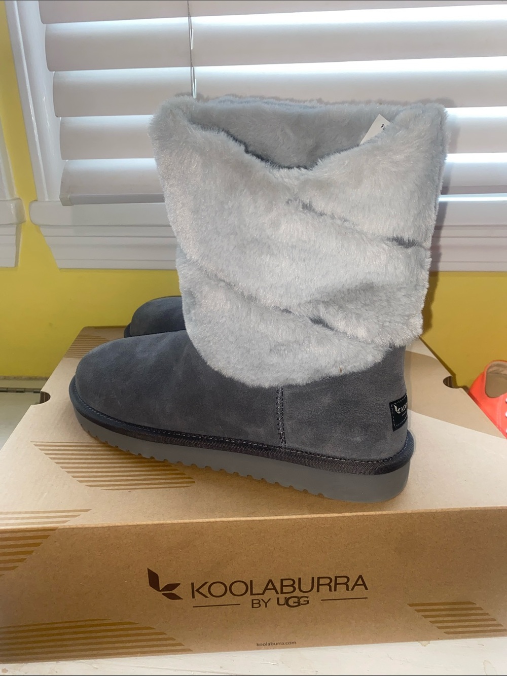 Koolaburra Gray Suede Mid-Calf Faux-Fur Lined Boots size 10